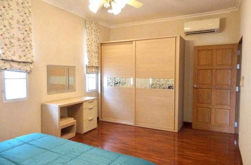 House with Shared Pool in Srinakarin 